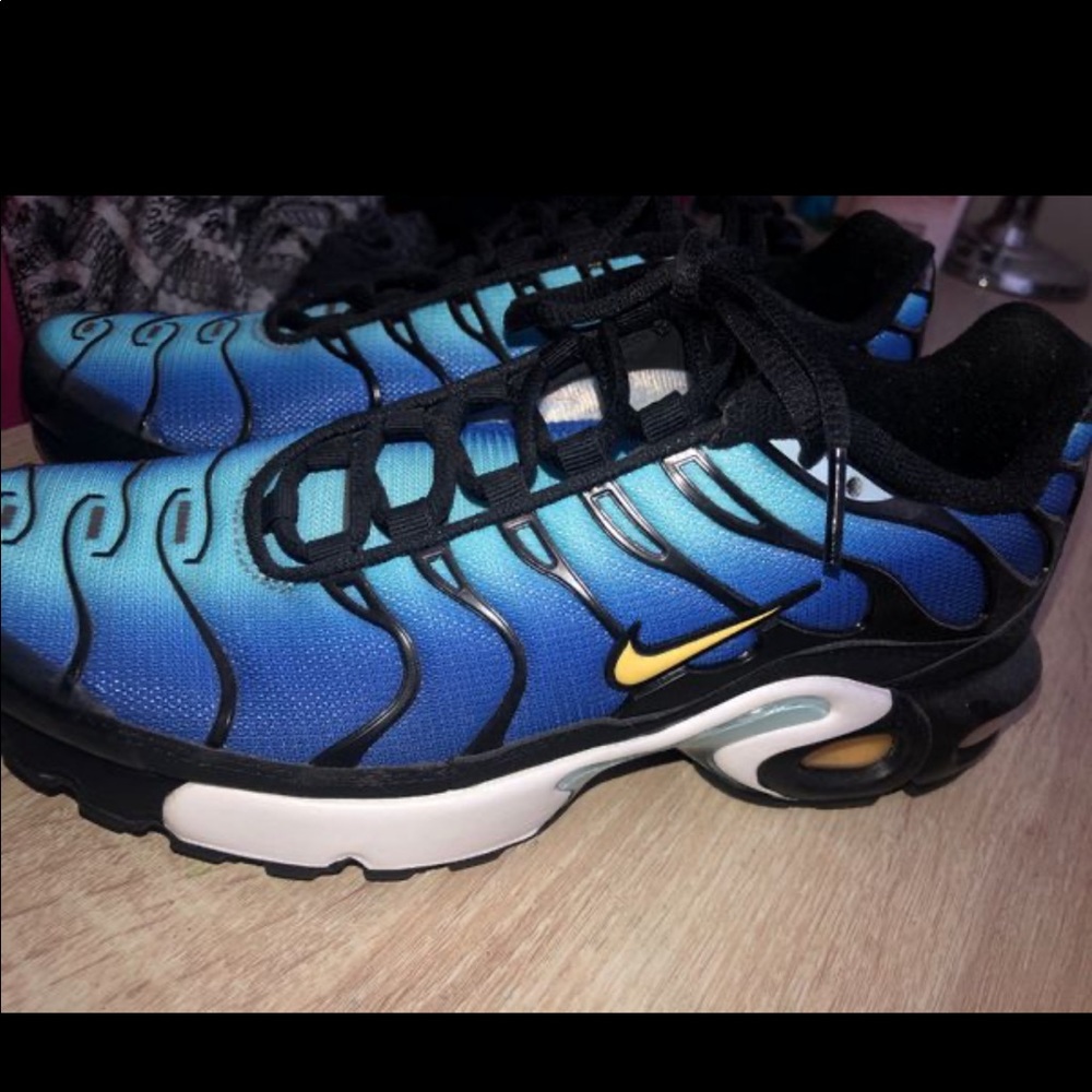 Nike - Picture 3 of 4